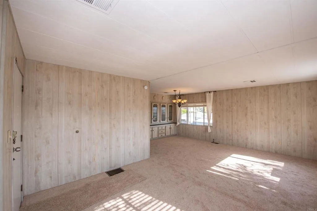 https://cdn.realtyfeed.com/cdn/127/306491705/1f47041558f6cbed9fb6620446079710.webp