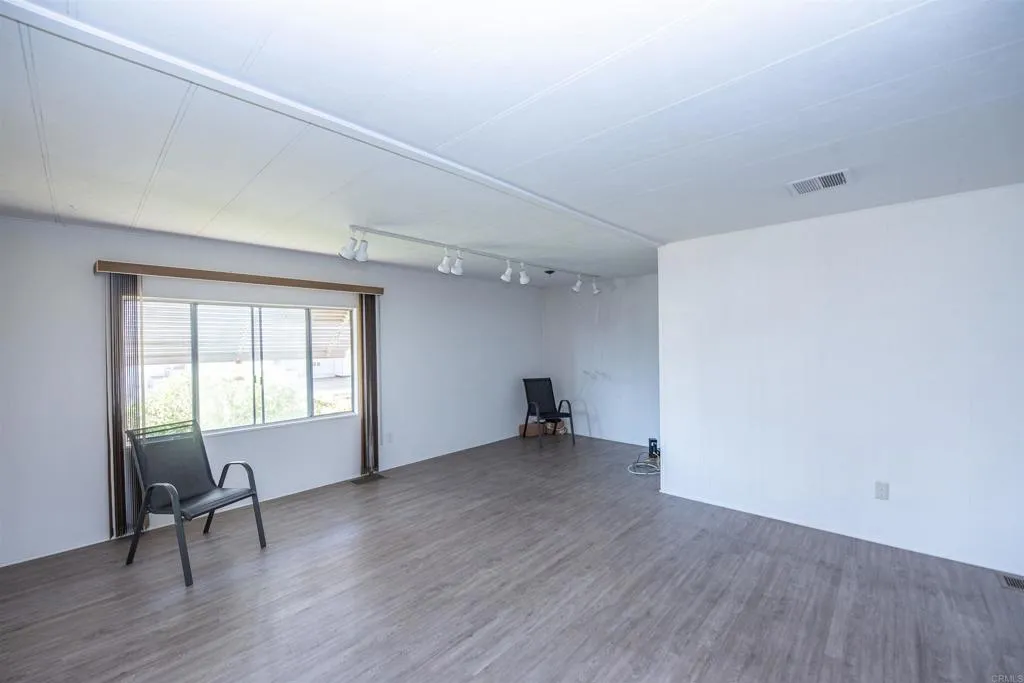 https://cdn.realtyfeed.com/cdn/127/306491705/828861b2a4952388733033aa5c8435e5.webp