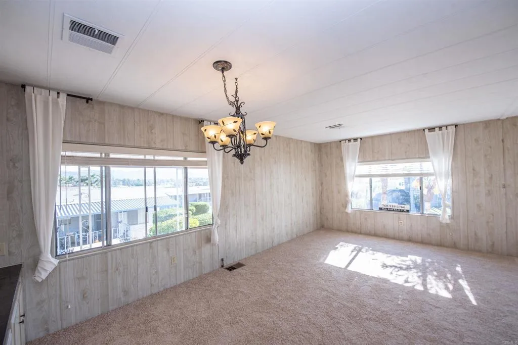 https://cdn.realtyfeed.com/cdn/127/306491705/9914ad4994cf43188917700b63bf097d.webp