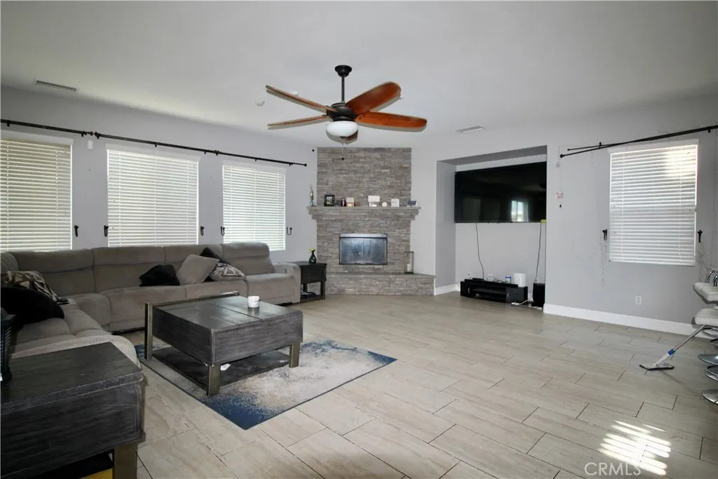 37575 Parkway Drive, Beaumont, CA 92223 - Photo 4 of 11, Beaumont, CA