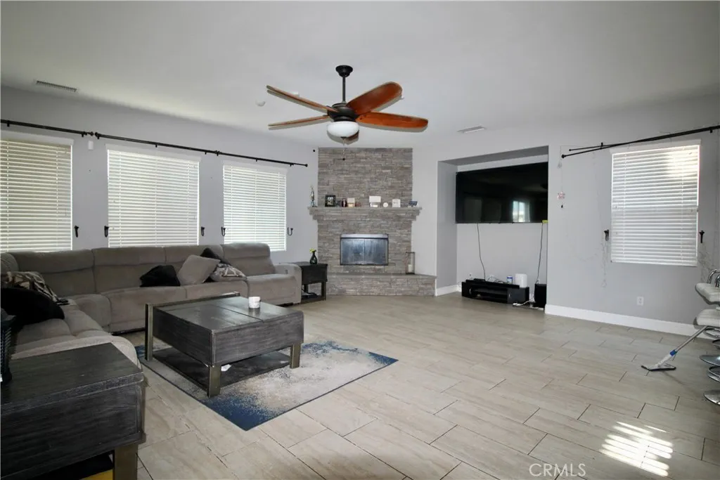 37575 Parkway Drive, Beaumont, CA 92223 - Photo 4 of 10, Beaumont, CA