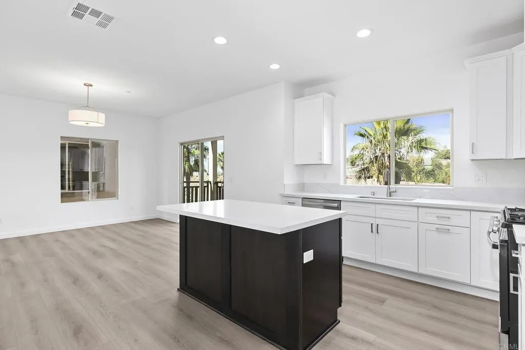 https://cdn.realtyfeed.com/cdn/127/306491860/4d9a1648186ee0e97f164a7eb8b34ffb.webp