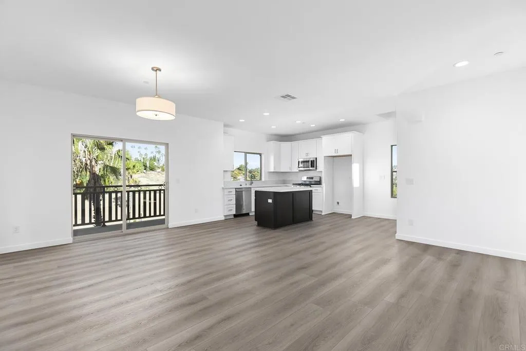https://cdn.realtyfeed.com/cdn/127/306491860/9ec1ce4bac4466480995a31ee8b0dbae.webp
