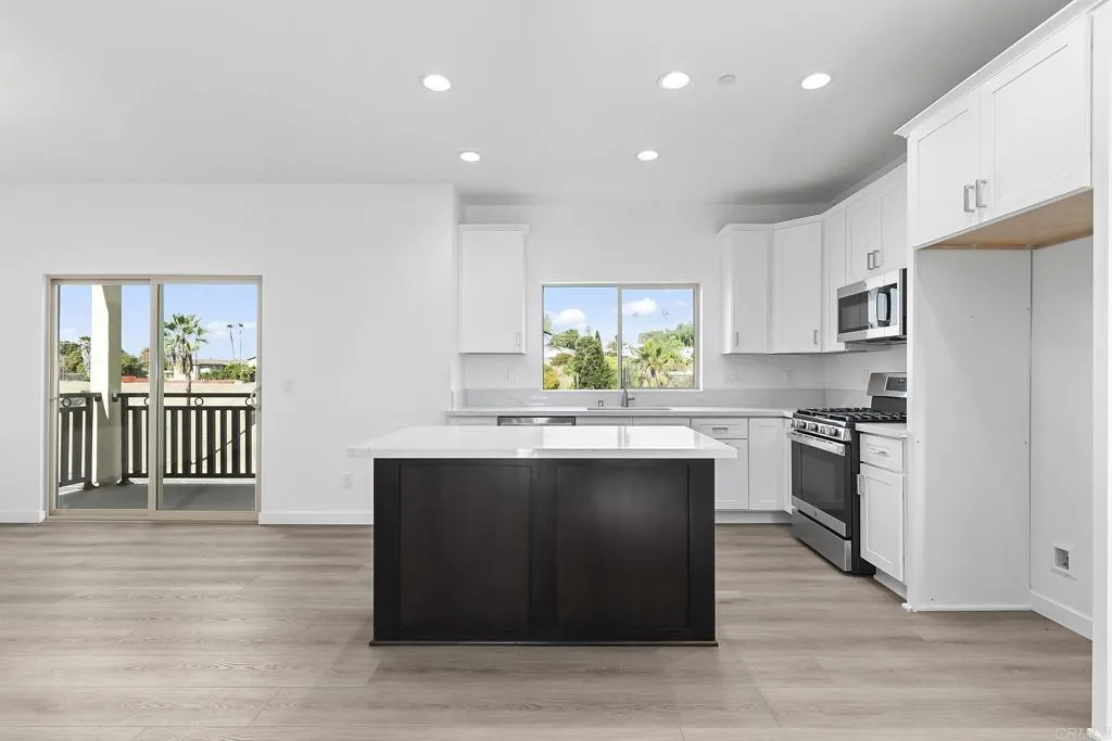 https://cdn.realtyfeed.com/cdn/127/306491860/ec35e36f2337be6f33d55b8715b3c21c.webp