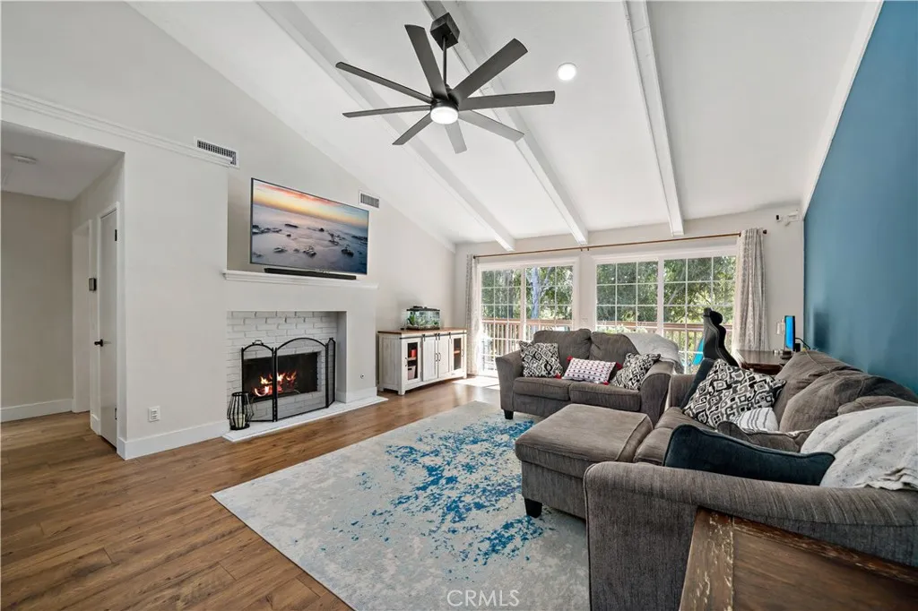 https://cdn.realtyfeed.com/cdn/127/306492004/06af585e7eaaf5c78bab95319b9830a3.webp