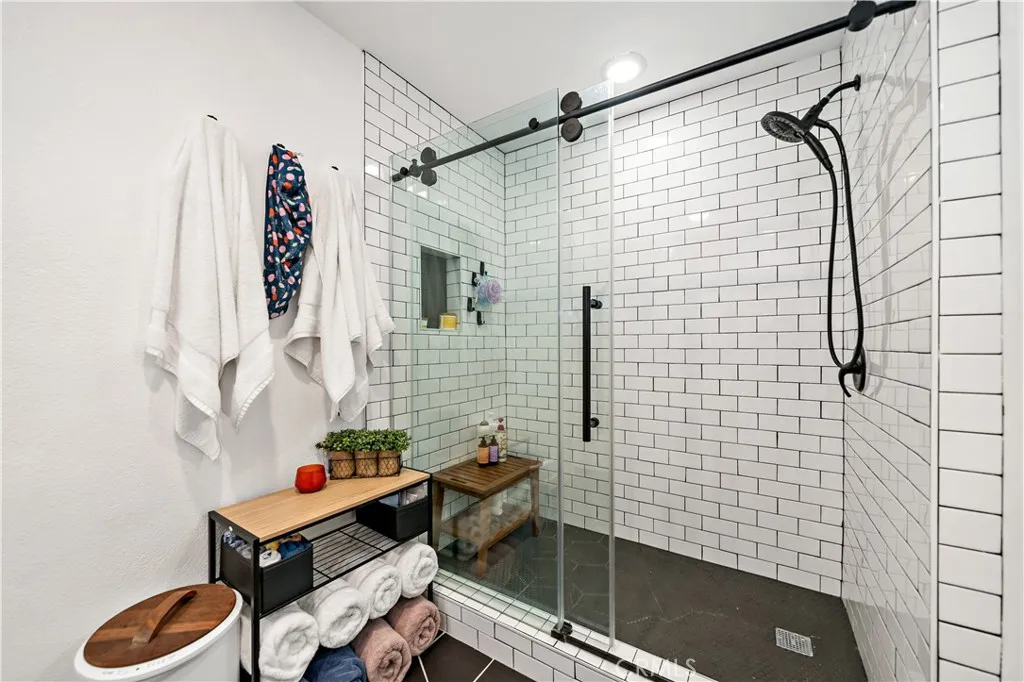 Photo #24: SW25157562 Listing: Photo #24
