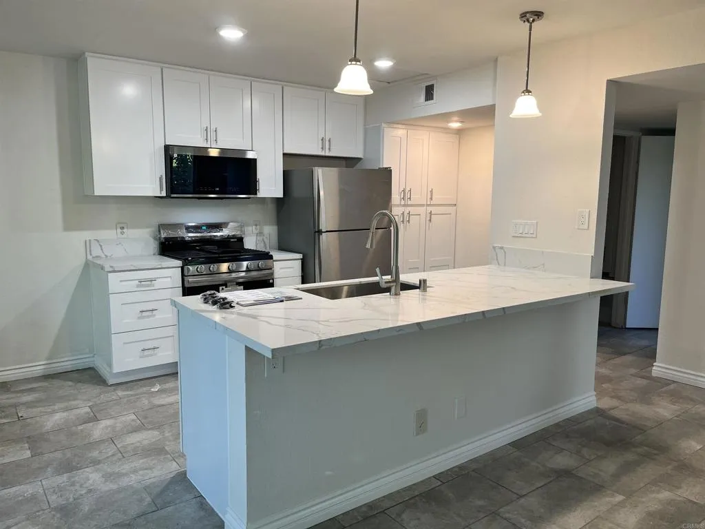 https://cdn.realtyfeed.com/cdn/127/306492052/0bb9963ea451a9dea80cd734f828e111.webp