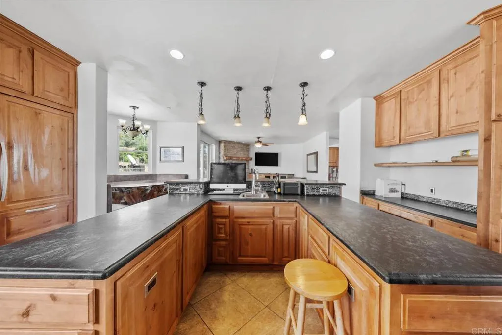 https://cdn.realtyfeed.com/cdn/127/306492192/ecb9f810d7550cb70af27a78b1952495.webp