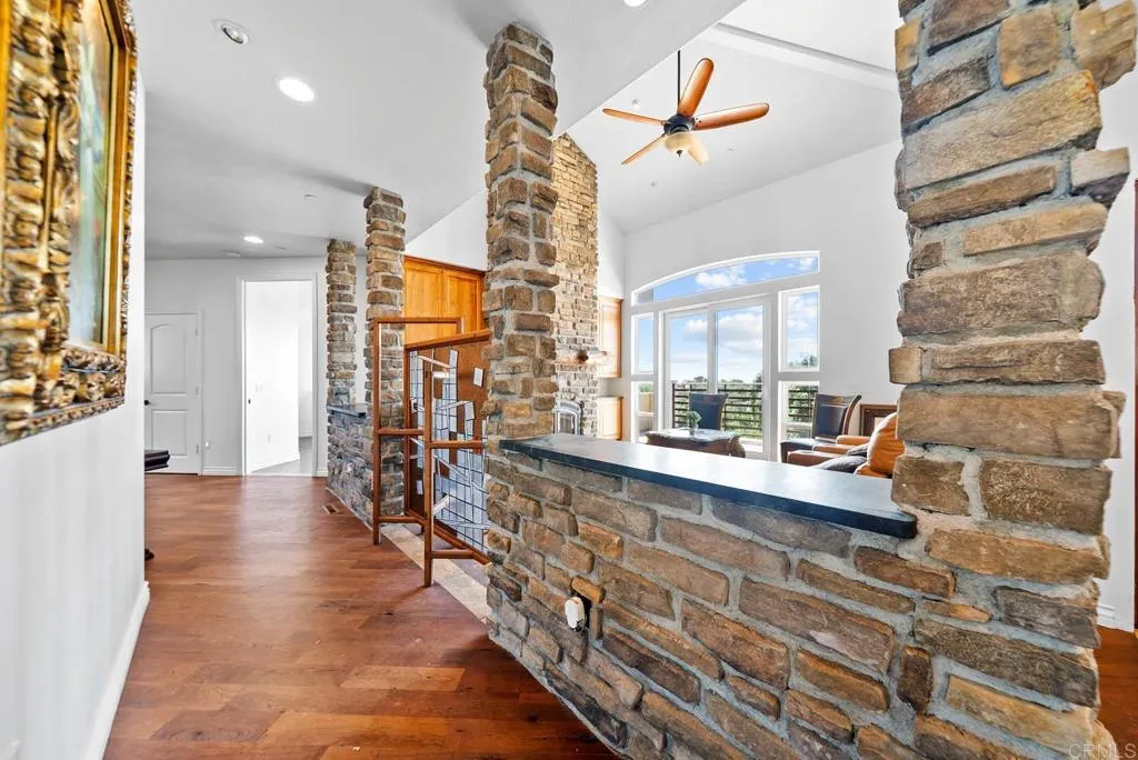 https://cdn.realtyfeed.com/cdn/127/306492192/f2582bad86a6e6189c2a151eaeab90b8.webp