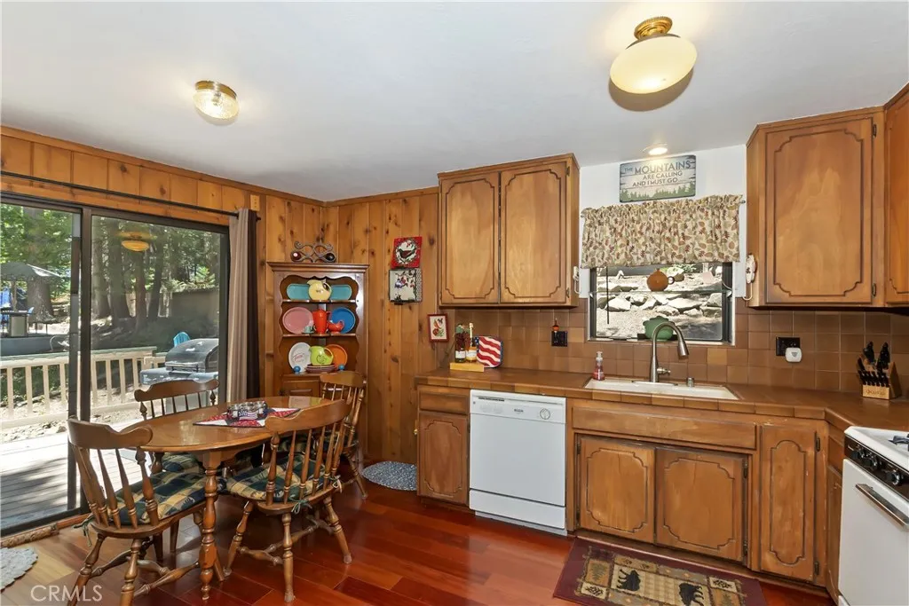 305 Cedarbrook Drive, Twin Peaks, CA 92391 - Photo 5 of 24, Twin Peaks, CA