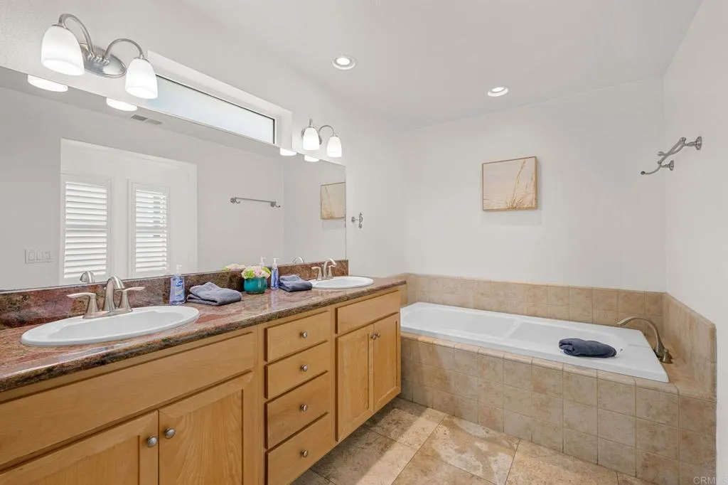 https://cdn.realtyfeed.com/cdn/127/306492318/49bedfe3bcd4838dd45917135230a571.webp