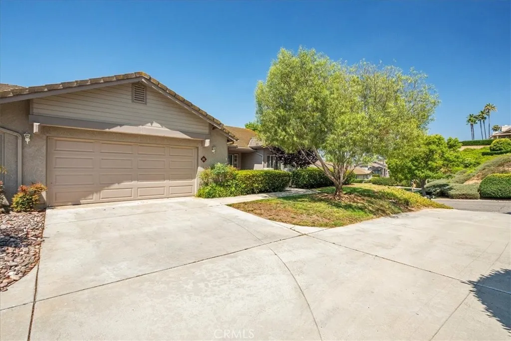 More Details about MLS # ND25158272 : 81 VIA LARGA VISTA