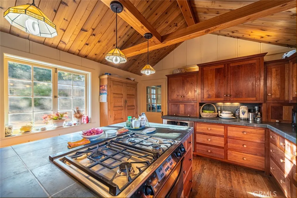 https://cdn.realtyfeed.com/cdn/127/306492684/c0bd984a7da5f4a3c9e5e90abb7fabbf.webp