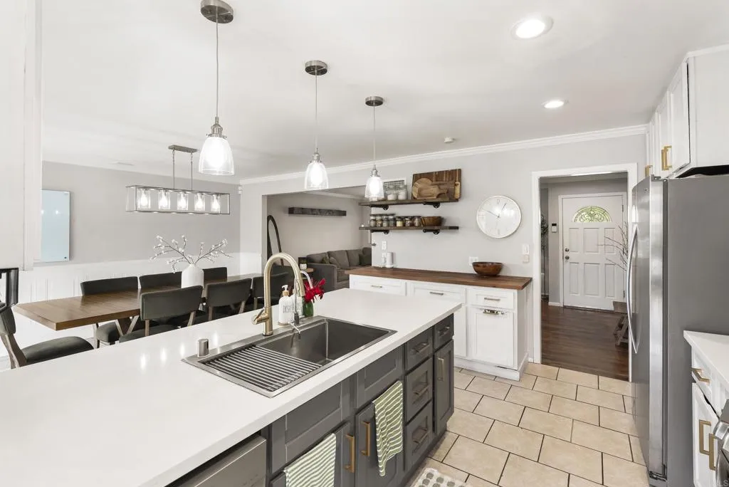 https://cdn.realtyfeed.com/cdn/127/306492800/24b7e584a5d20e5d9adcea3cead3ca3b.webp