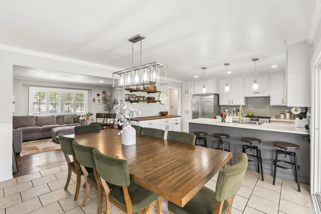 https://cdn.realtyfeed.com/cdn/127/306492800/714aa7ac3a8d7bec735e4cd97d42d992.webp