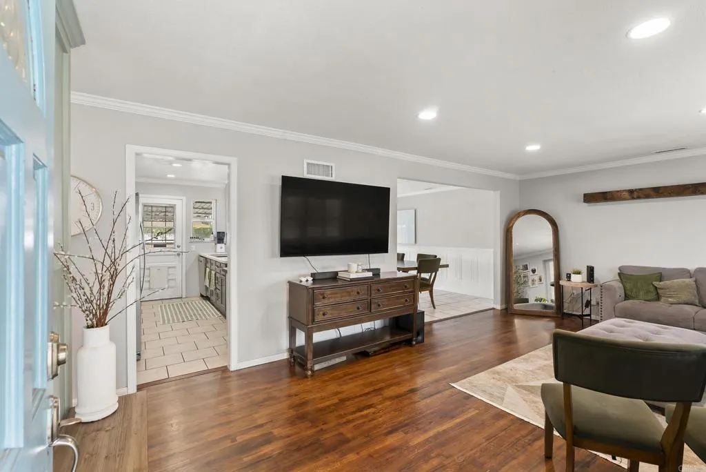 https://cdn.realtyfeed.com/cdn/127/306492800/936ea84c57cce87e32a5de93999893c3.webp