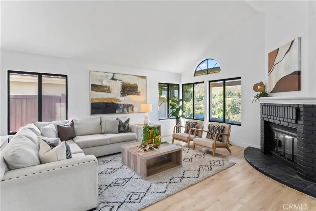 https://cdn.realtyfeed.com/cdn/127/306493009/f742b63b6a018ca979d148390ae2e038.webp