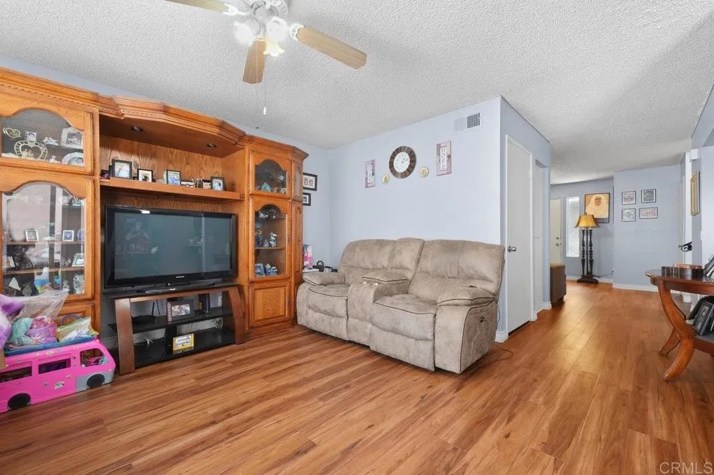 Photo #4: PTP2505345 Listing 