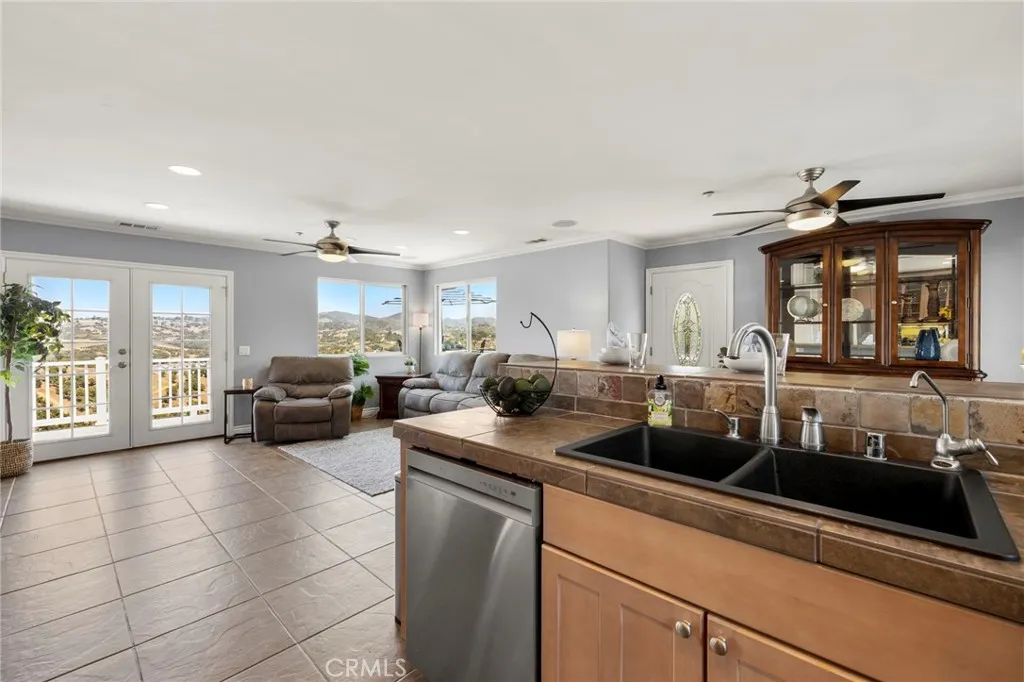 https://cdn.realtyfeed.com/cdn/127/306493189/f7b1d946ea7fa5ac57d64b0cd9d5971c.webp