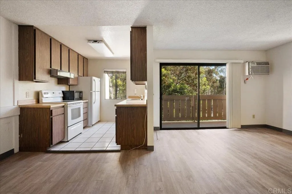 Photo #5: PTP2505347 Listing 