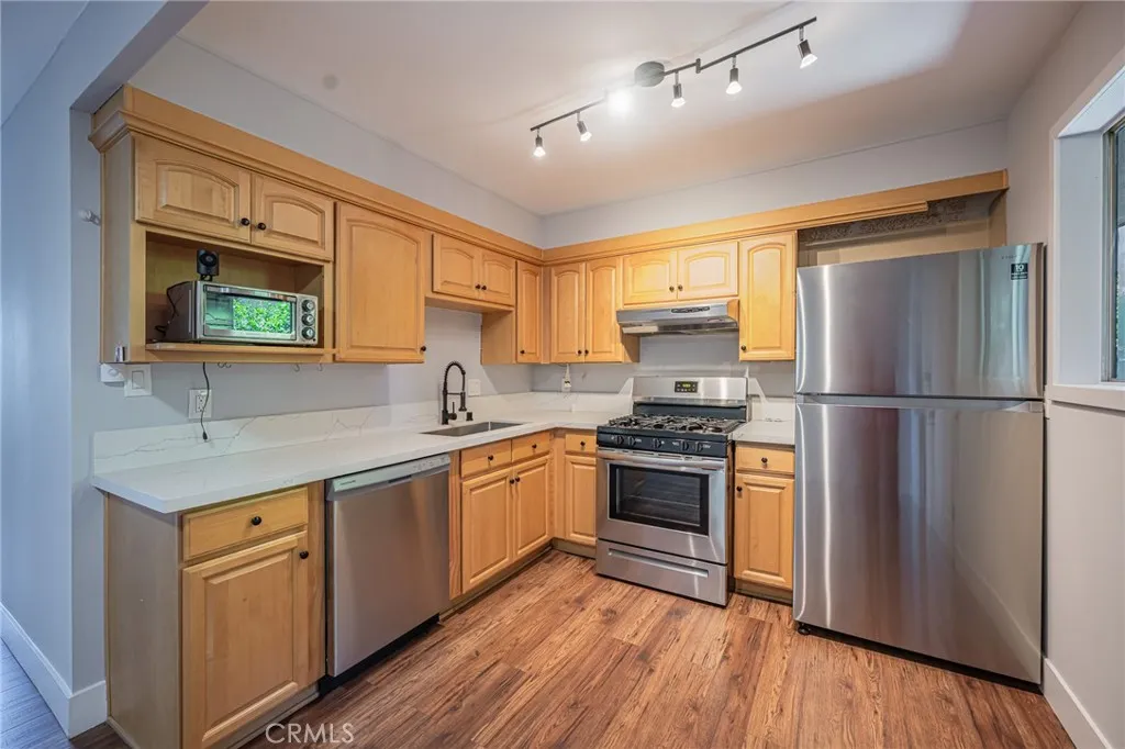 Photo #3: SR25158456 Listing 