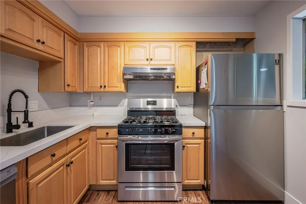 Photo #4: SR25158456 Listing 