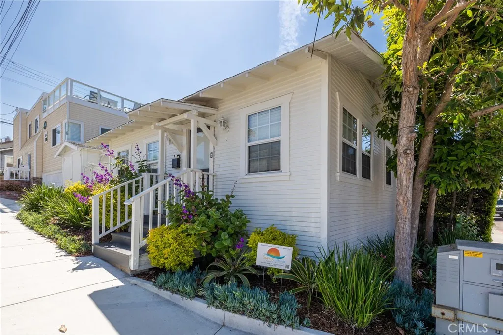 208 8th Street