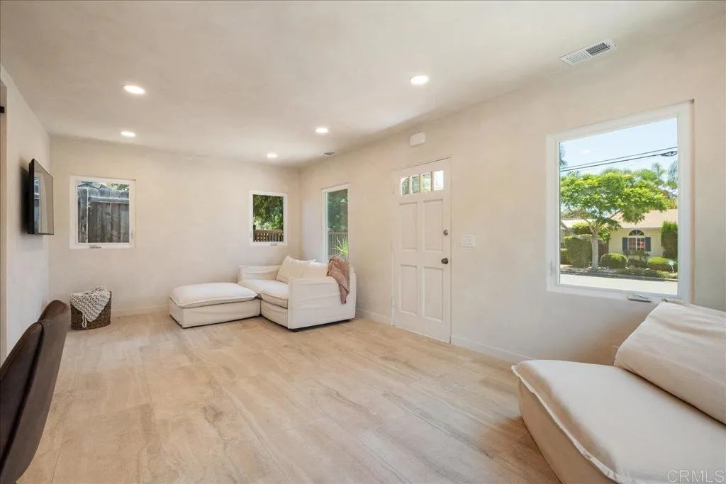 https://cdn.realtyfeed.com/cdn/127/306493543/0cf9416b915efbbaa585dd8faa00f541.webp
