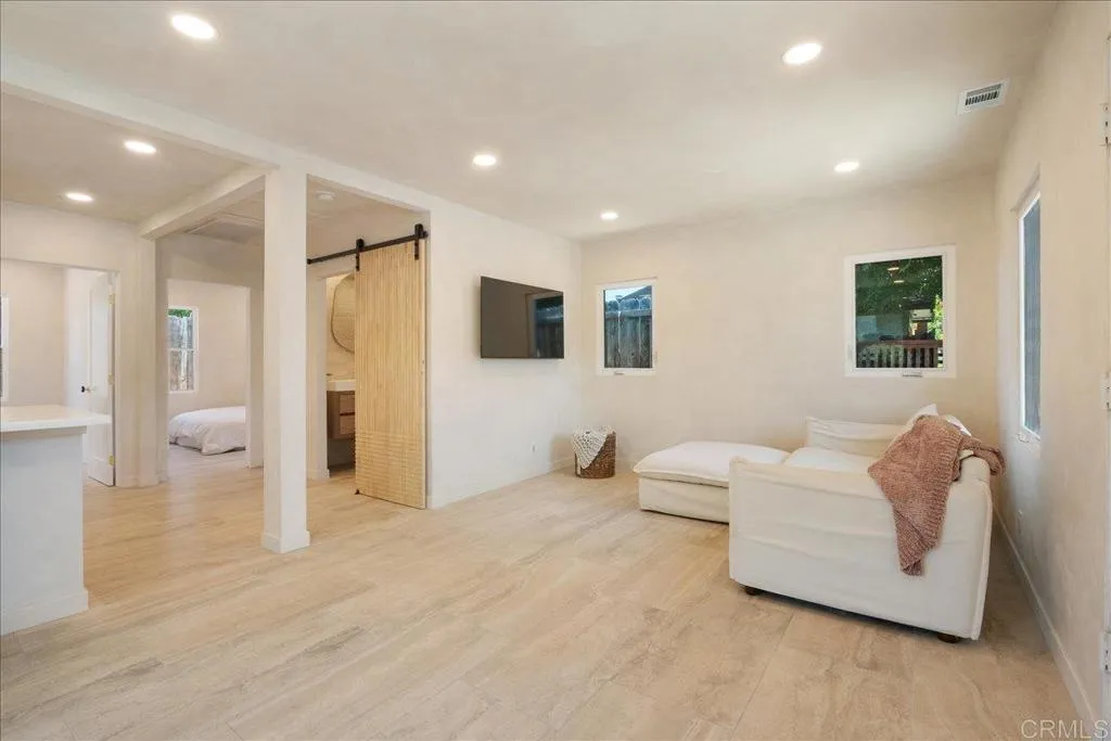 https://cdn.realtyfeed.com/cdn/127/306493543/b6e5197e65547f7c4c31cd4c0e41c695.webp