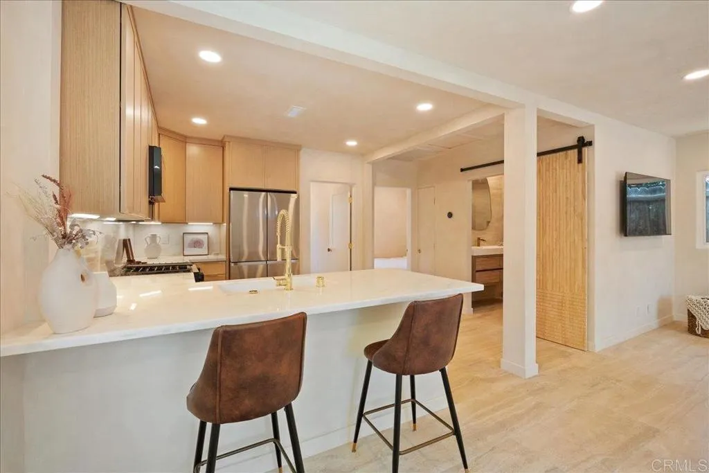 https://cdn.realtyfeed.com/cdn/127/306493543/e10f9150ddae2db53cacca733d14019b.webp