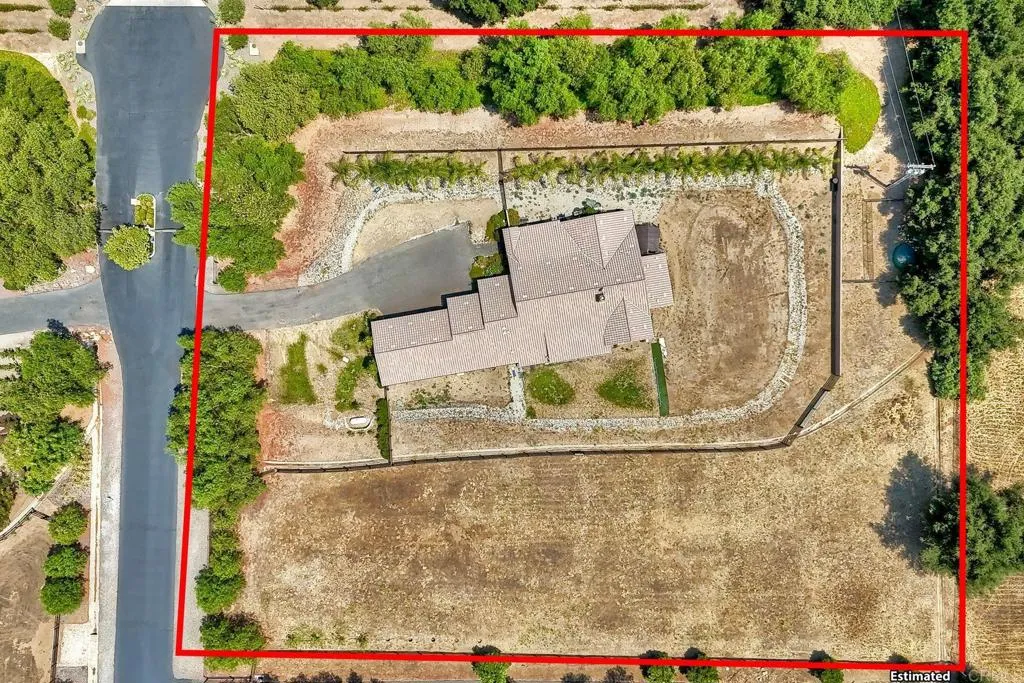 https://cdn.realtyfeed.com/cdn/127/306493703/fba9f14f60eff9e6f5d1e368cfba40f5.webp