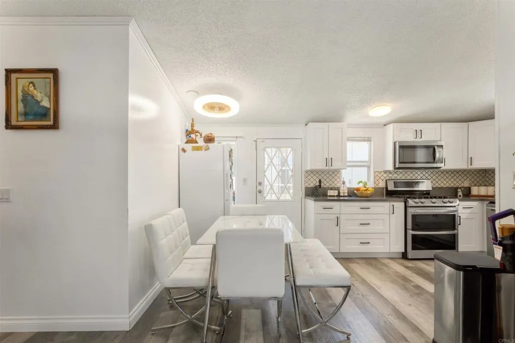 https://cdn.realtyfeed.com/cdn/127/306493794/cf95edd309173bf22d570edd09d11056.webp