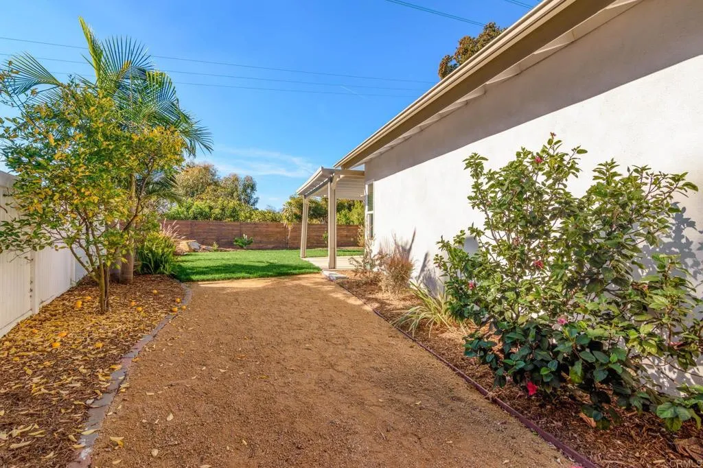 https://cdn.realtyfeed.com/cdn/127/306494047/bd93622509d6743bccc6d80f75dc346f.webp