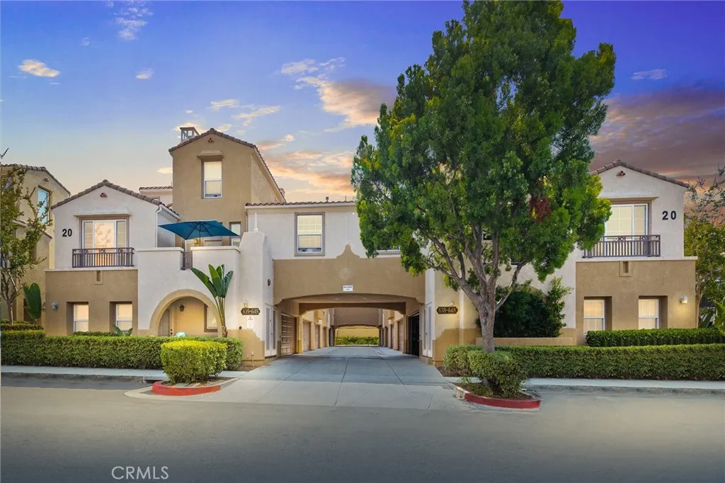 MLS: SW25158926 Condo For Sale