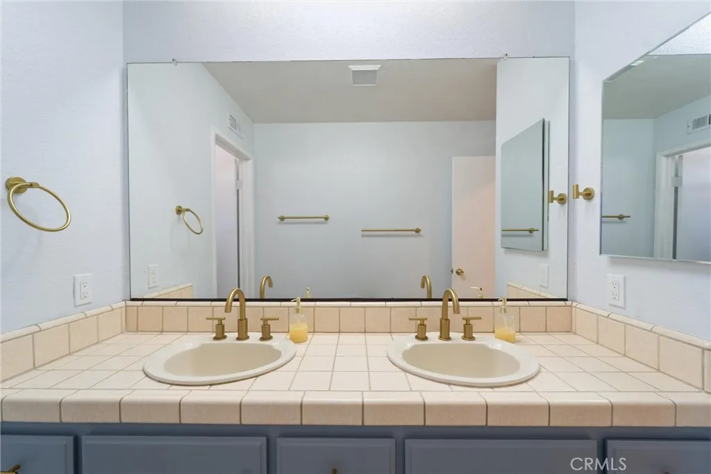 https://cdn.realtyfeed.com/cdn/127/306494164/5b13b701ab500fbbd0e62fa1ef17b97d.webp