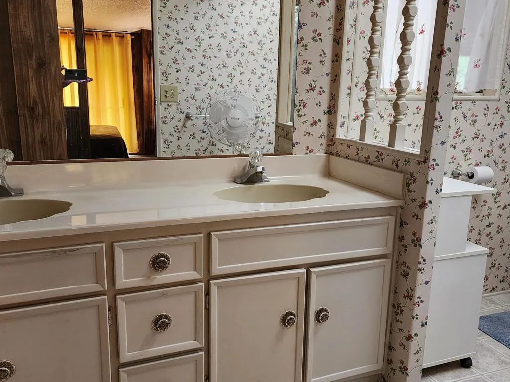 https://cdn.realtyfeed.com/cdn/127/306494276/e56128c4300d225cc432a344471516bd.webp