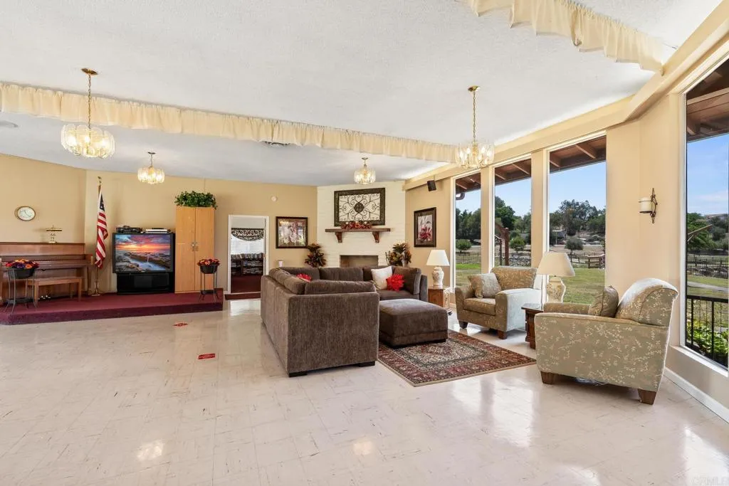 https://cdn.realtyfeed.com/cdn/127/306494378/862eead561f757186484616d5a4032ed.webp