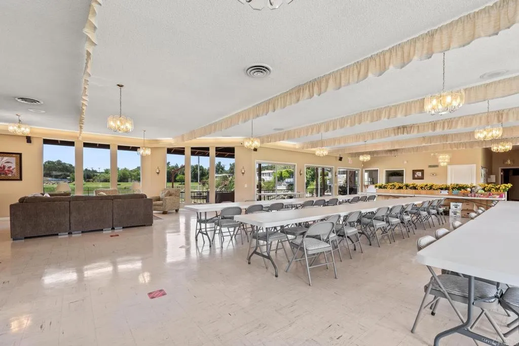 https://cdn.realtyfeed.com/cdn/127/306494378/c7e1353421f5802d57d172af69389263.webp