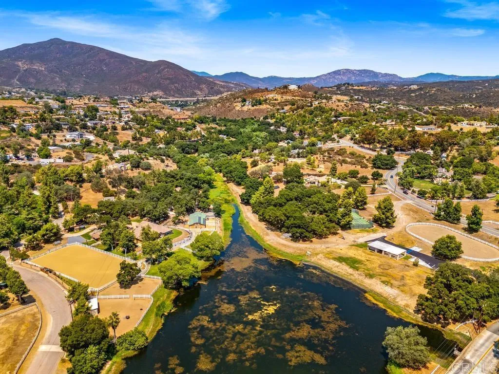 https://cdn.realtyfeed.com/cdn/127/306494403/848f2b39faffac342f87a273d2628c43.webp