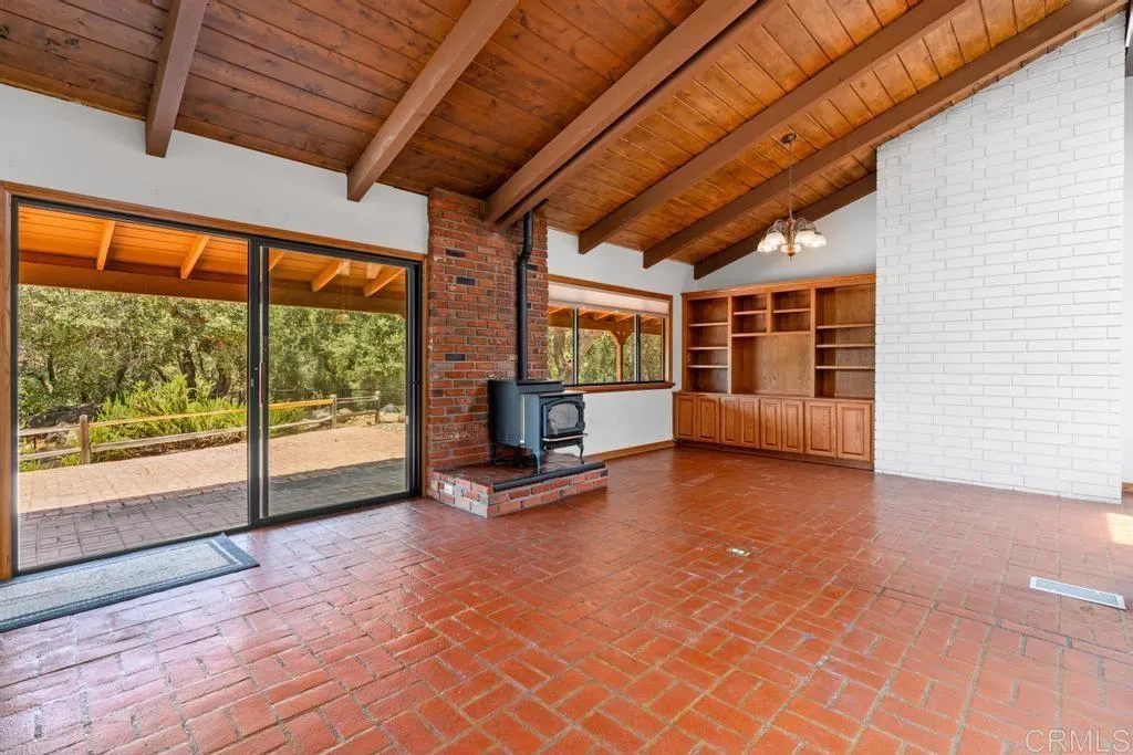 https://cdn.realtyfeed.com/cdn/127/306494403/f95e8d160ca74d71a53679292f2c7945.webp