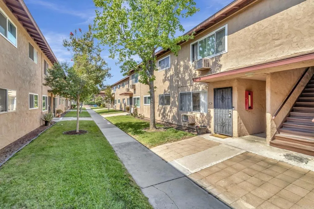 MLS: PTP2505395 Condo For Sale