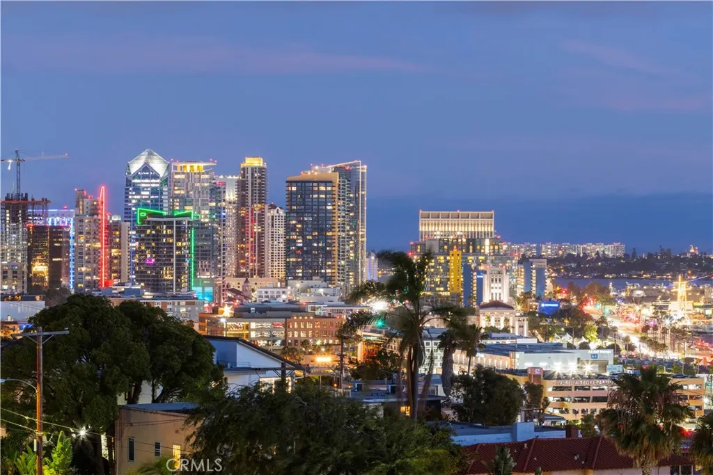 https://cdn.realtyfeed.com/cdn/127/306494699/2a7d77afc7af1dd654fa6fe8a9aff310.webp