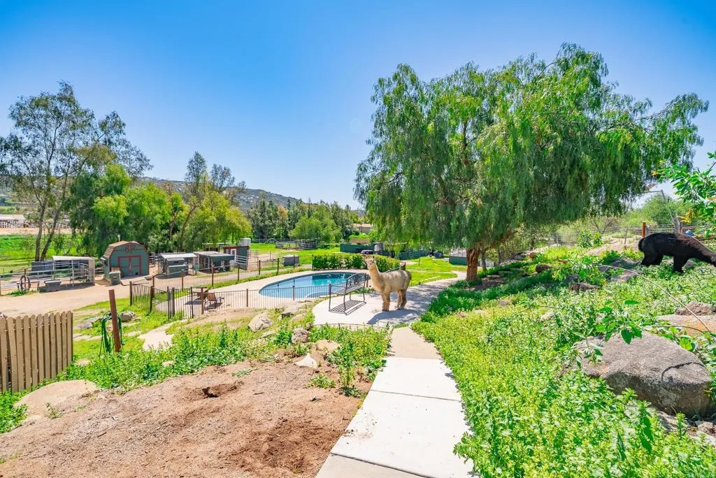 https://cdn.realtyfeed.com/cdn/127/306494946/06b99d9a50776ab946a801bdcba2036d.webp