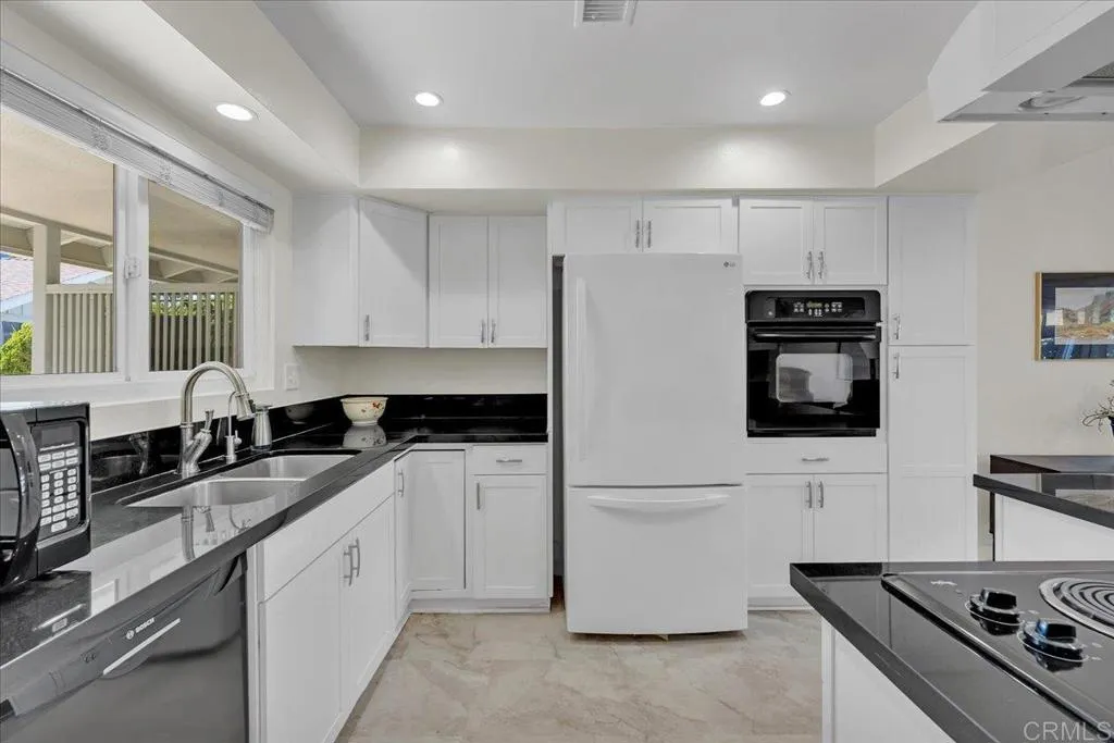 MLS: PTP2505412 Condo For Sale