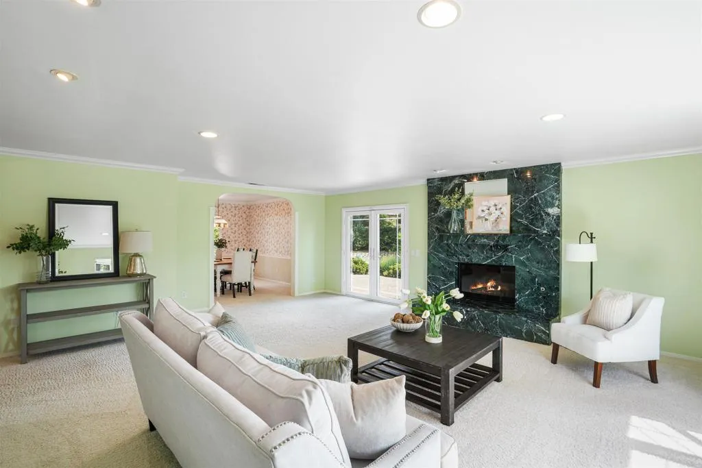https://cdn.realtyfeed.com/cdn/127/306495051/27aad1dfae07920fb4a7b2daf592b061.webp