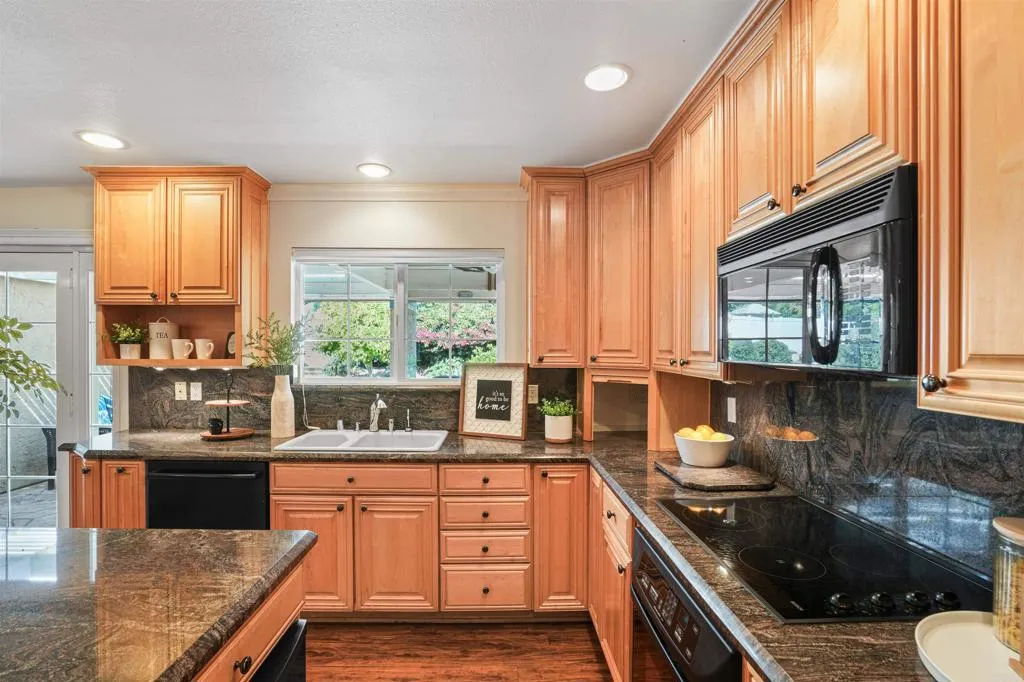 https://cdn.realtyfeed.com/cdn/127/306495051/52e711dff972f1c103a7c79ff023208a.webp