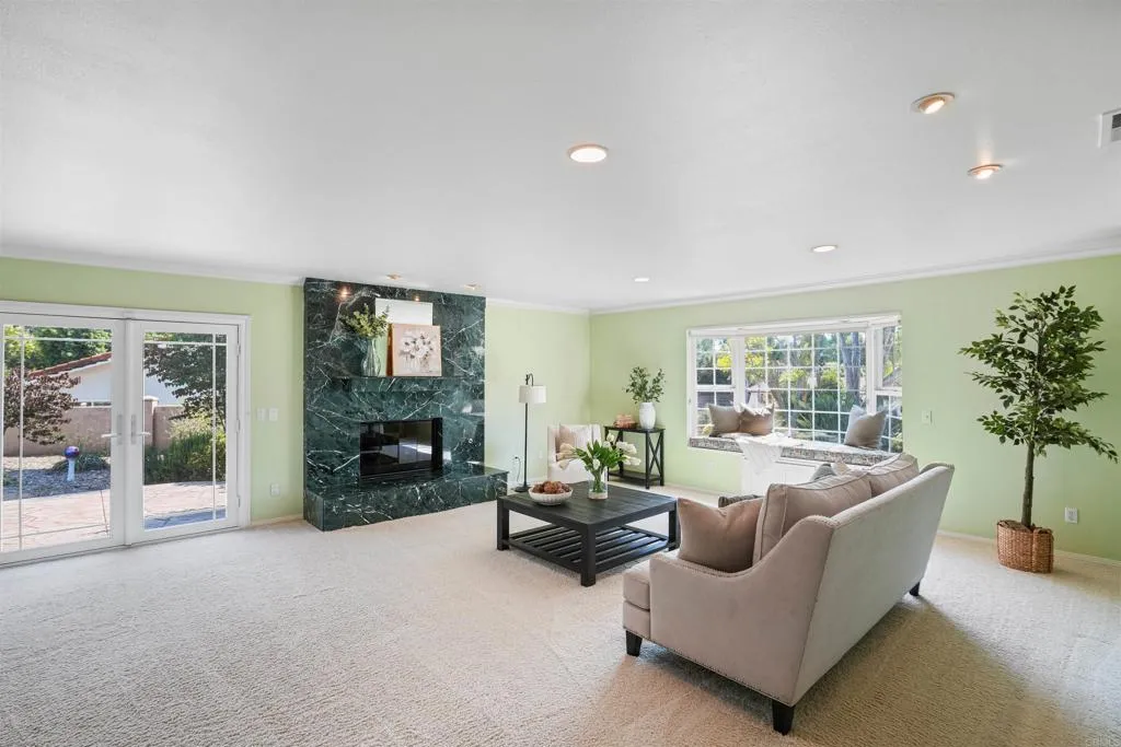 https://cdn.realtyfeed.com/cdn/127/306495051/80204552e7c4434f9a03d6ff0a1a6570.webp