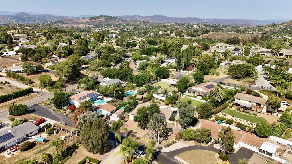 https://cdn.realtyfeed.com/cdn/127/306495051/9cd62ab006d22d4d2ab885b18b3b130a.webp