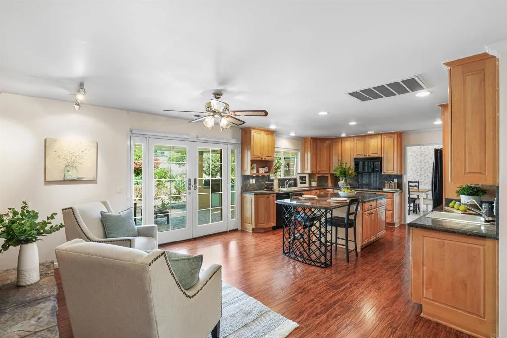 https://cdn.realtyfeed.com/cdn/127/306495051/df4916b2361abe612216d5ce06ded9f1.webp