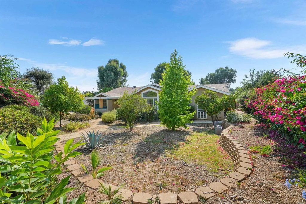 https://cdn.realtyfeed.com/cdn/127/306495051/ee4016c07ff5a7400ec4179679bb2a2c.webp